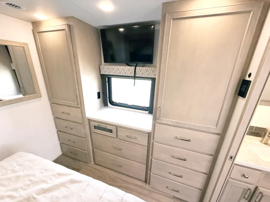 2026 Renegade Verona 36VSB | Photo 17 of 28