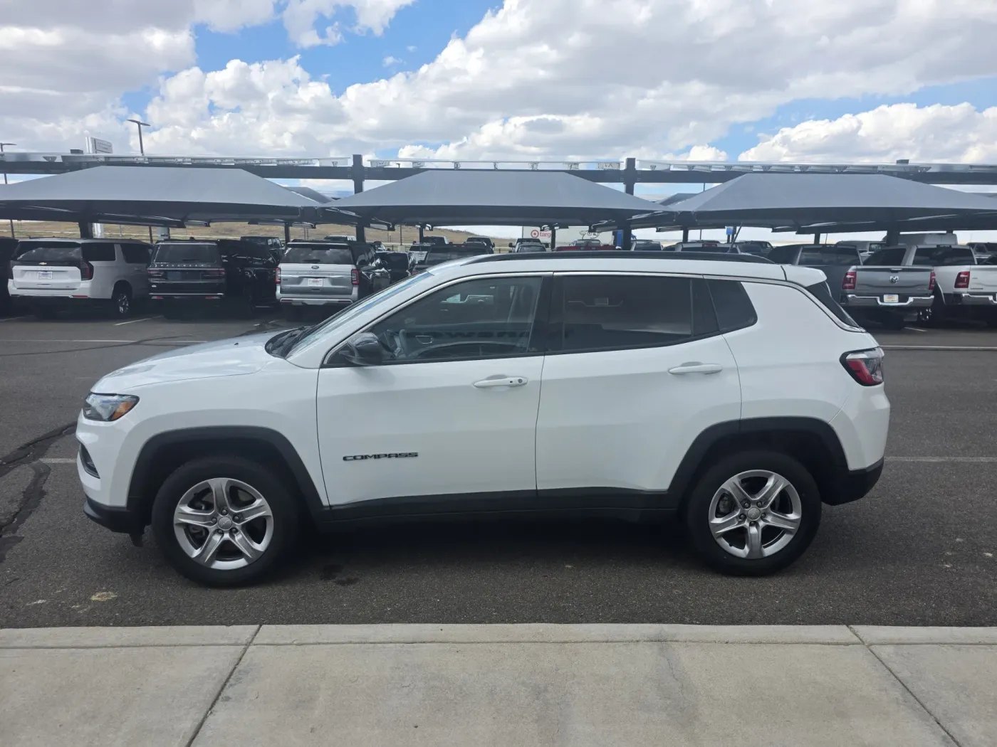 2024 Jeep Compass Latitude | Photo 4 of 21