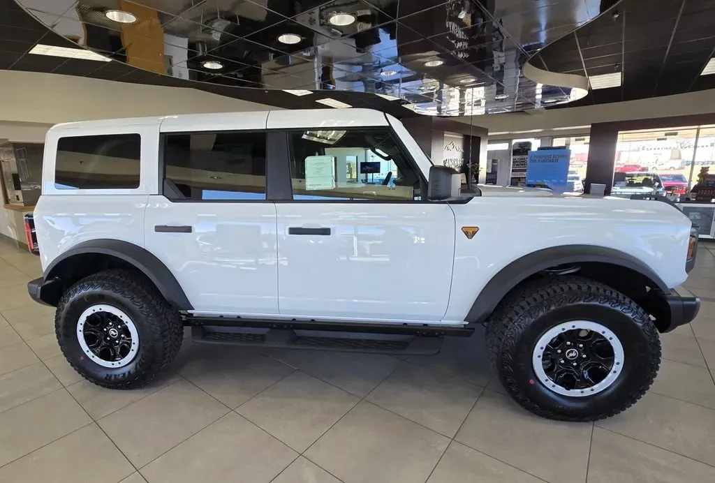 2026 Ford Bronco | Photo 4 of 28