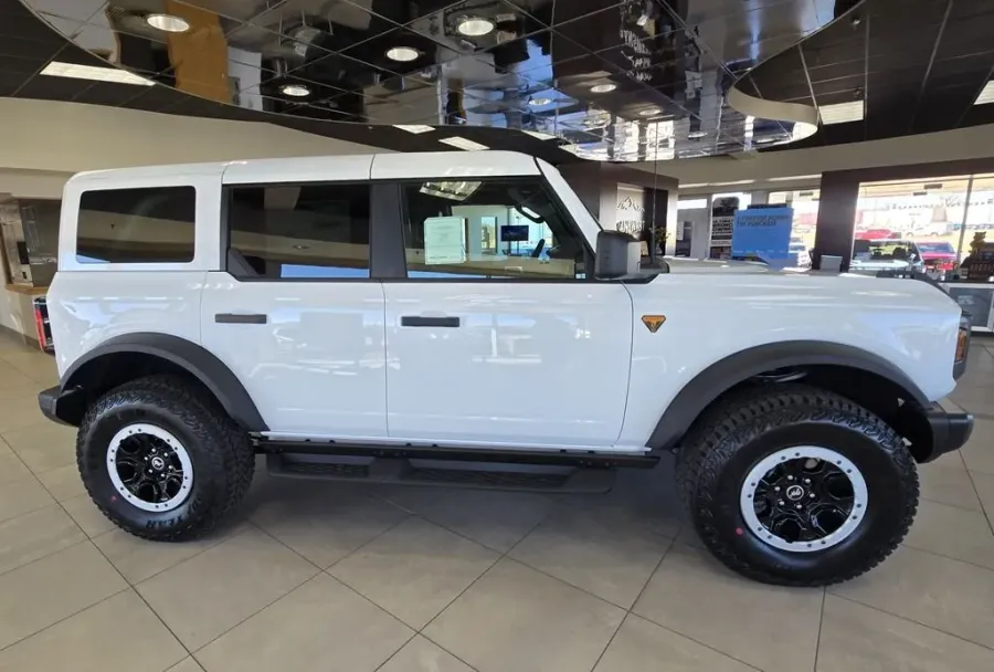 2026 Ford Bronco | Photo 4 of 28