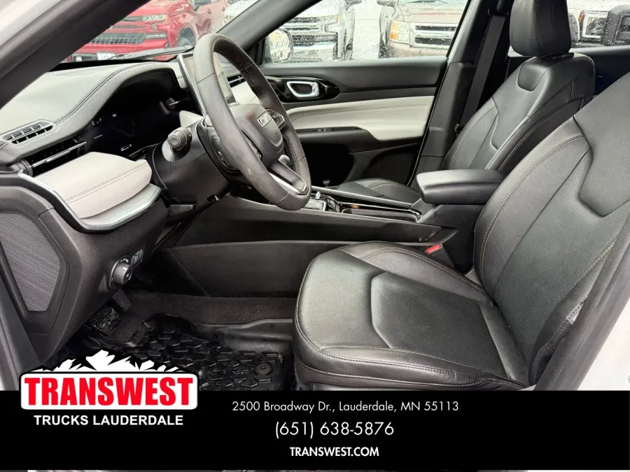 2024 Jeep Compass Limited | Photo 4 of 21