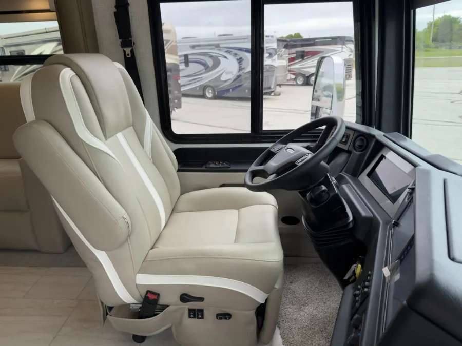 2026 Newmar Ventana 3512 | Photo 11 of 40