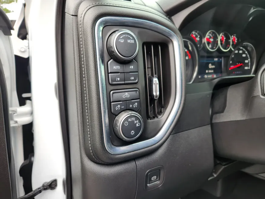 2021 Chevrolet Silverado 1500 LT | Photo 6 of 31