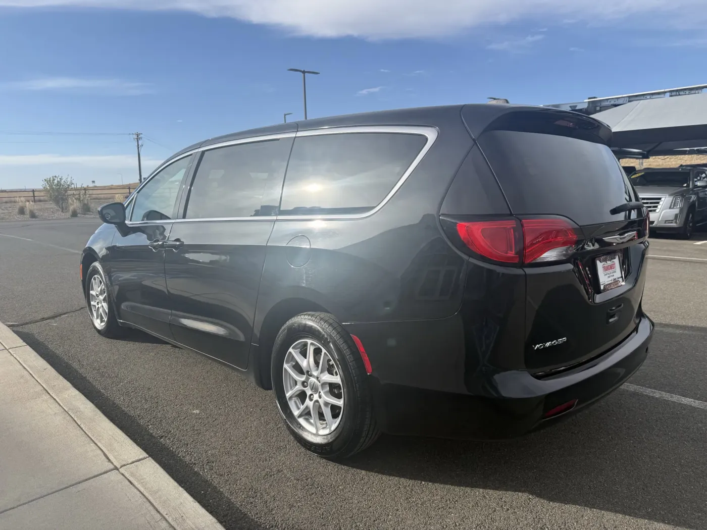 2023 Chrysler Voyager LX | Photo 5 of 20
