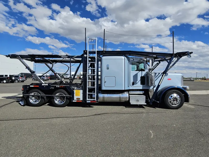 2017 Peterbilt 389 | Photo 5 of 26