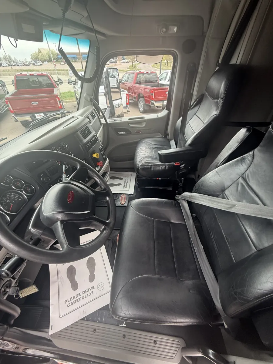 2019 Peterbilt 579 | Photo 12 of 17