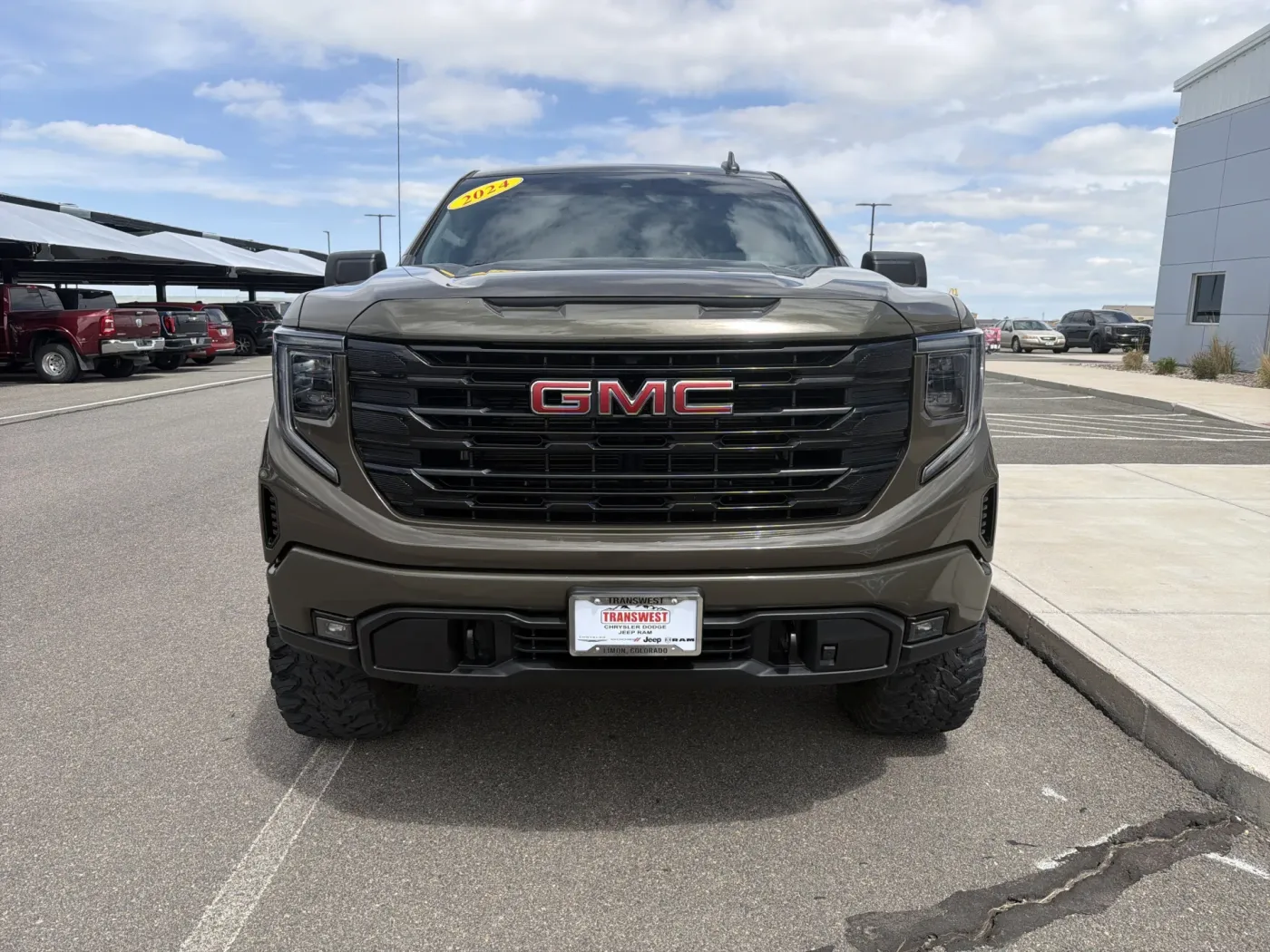 2024 GMC Sierra 1500 Elevation | Photo 2 of 22