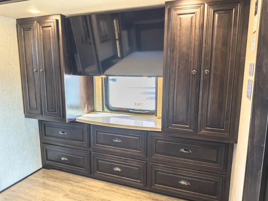 2020 Newmar Dutch Star 3709 | Photo 21 of 27
