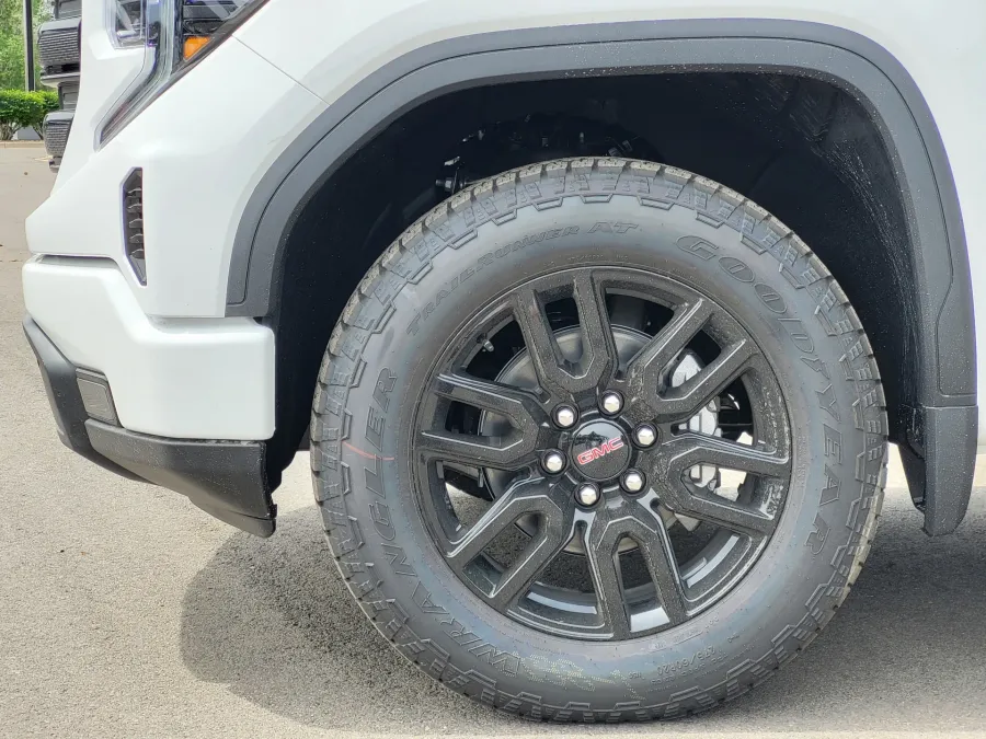 2026 GMC Sierra 1500 Elevation | Photo 8 of 24