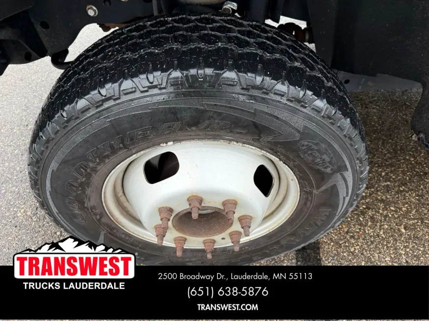 2011 Ford Super Duty F-350 XL | Photo 16 of 20