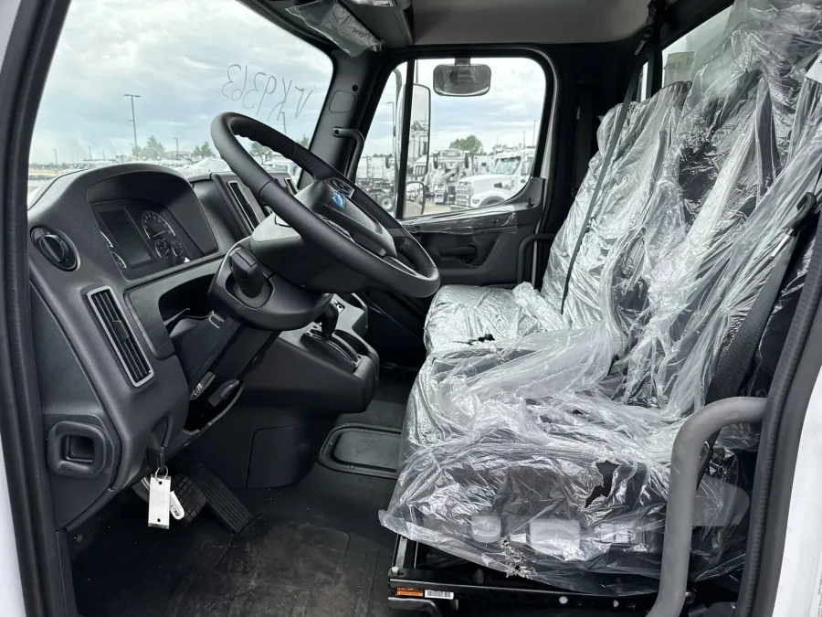 2025 Freightliner M2 106 | Photo 9 of 18
