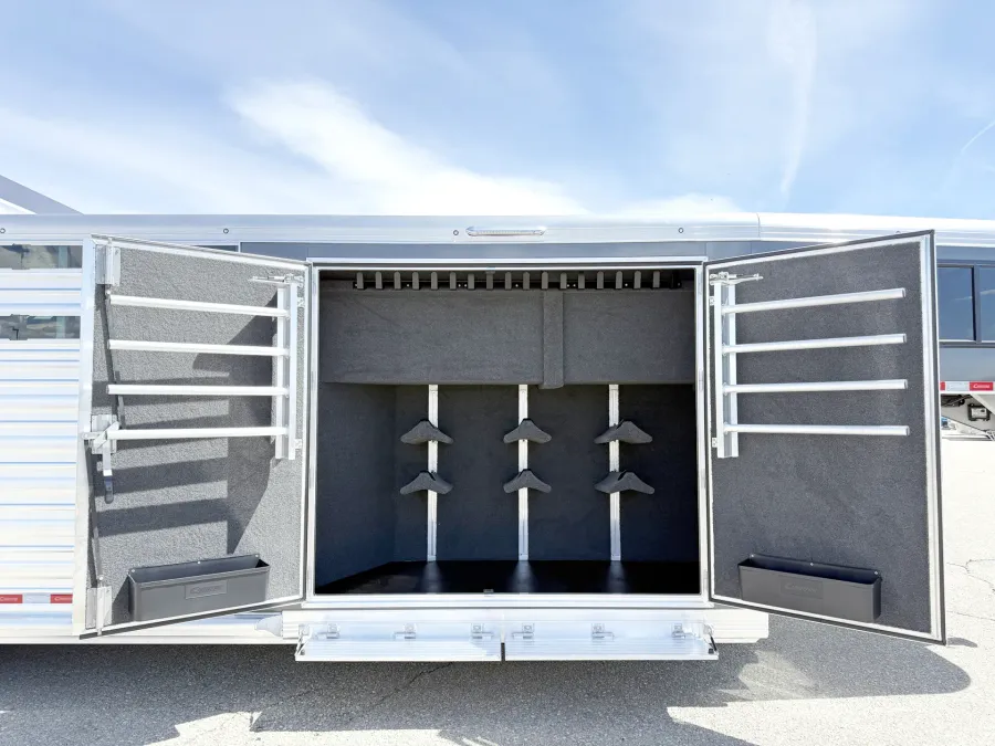 2027 Cimarron Winstar 5HGN | Photo 4 of 20