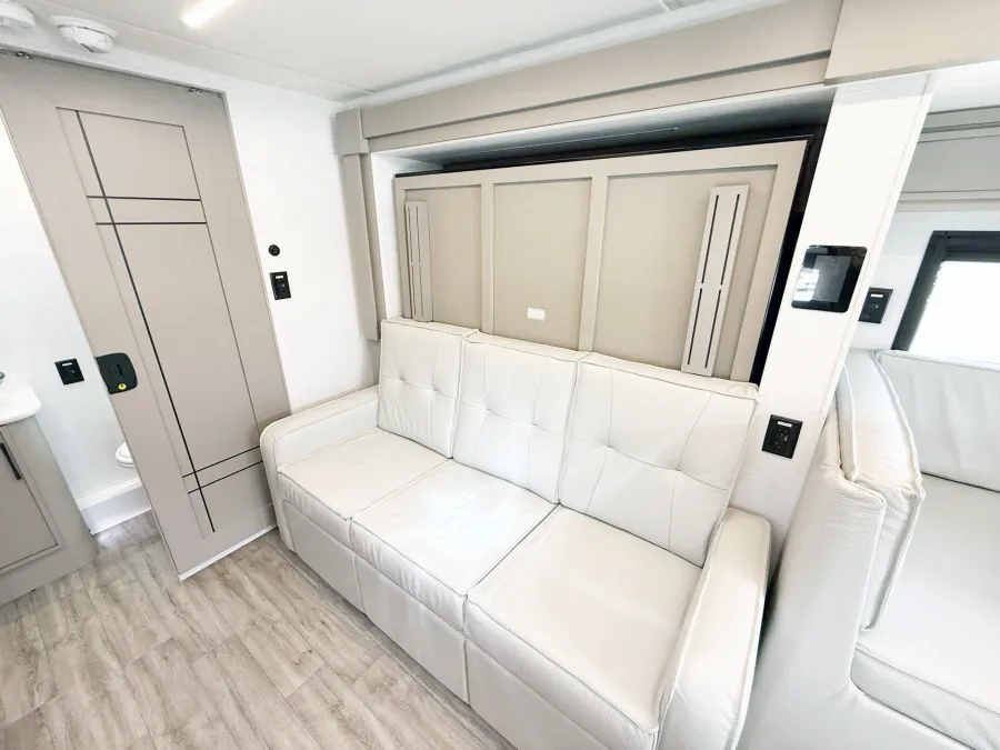2026 Newmar Freedom Aire 2515 | Photo 12 of 23