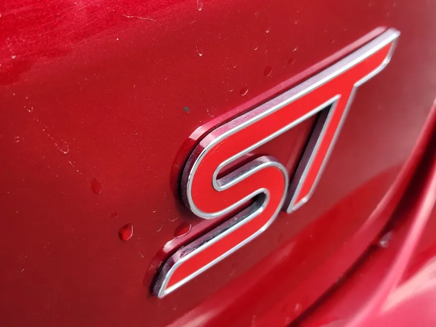 2021 Ford Edge ST | Photo 12 of 27