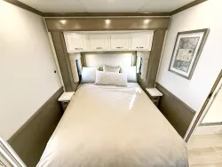 2026 Newmar Super Star 3731 | Thumbnail Photo 11 of 31