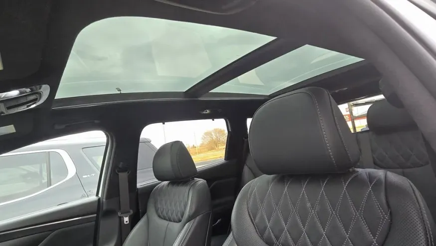 2022 Hyundai Santa Fe | Photo 28 of 33