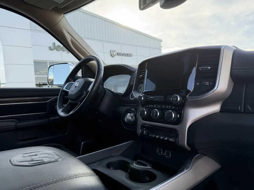 2020 RAM 2500 Laramie | Photo 12 of 21