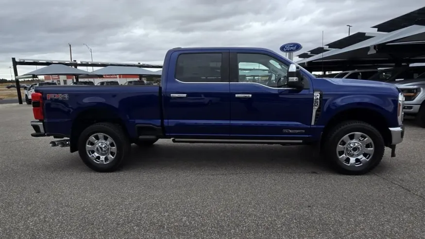 2026 Ford Super Duty F-350 | Photo 4 of 32