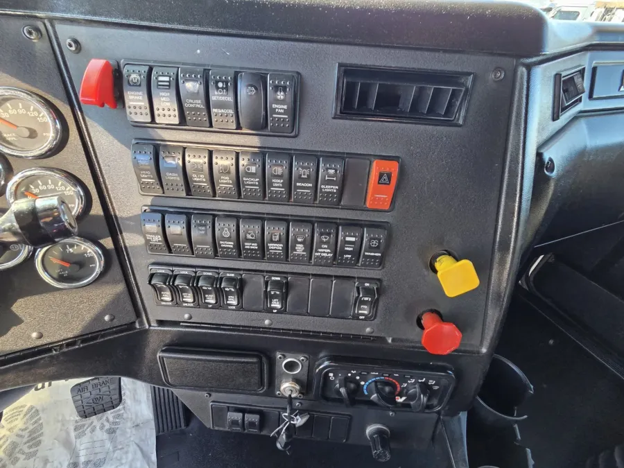 2021 Western Star 4900SA | Photo 17 of 19