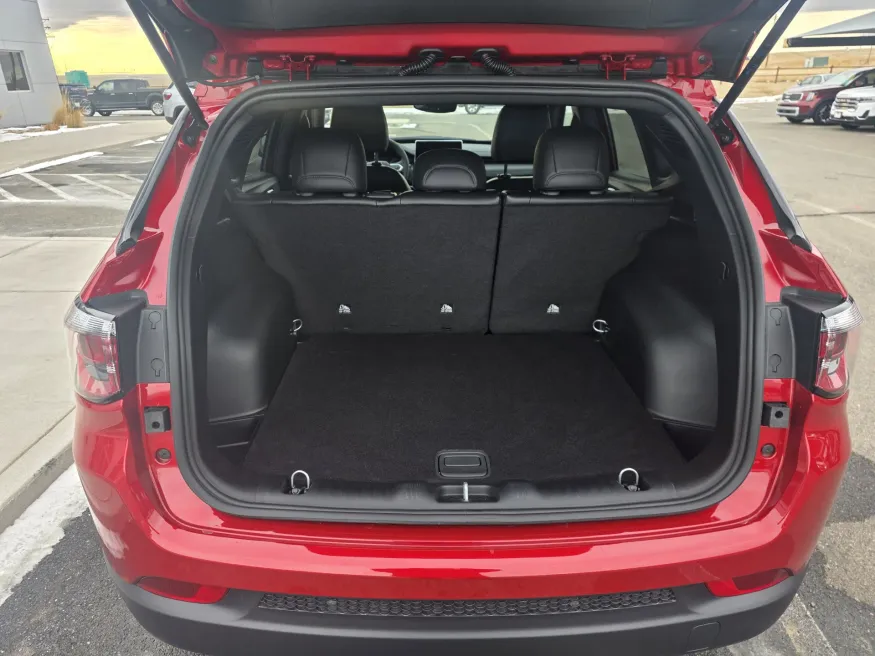 2026 Jeep Compass Latitude Altitude | Photo 12 of 24