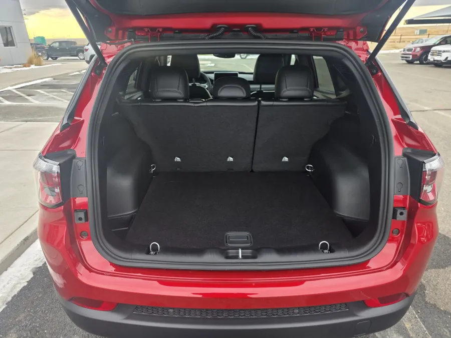 2026 Jeep Compass Latitude Altitude | Photo 12 of 24