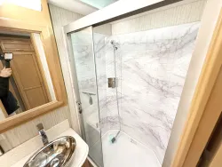 2024 Newmar Bay Star 3626 | Thumbnail Photo 15 of 31