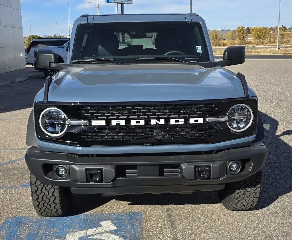 2025 Ford Bronco | Photo 2 of 29