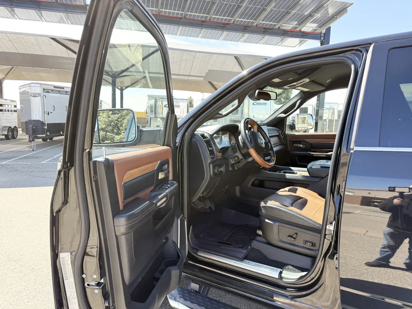 2019 RAM 2500 Laramie Longhorn | Photo 4 of 21