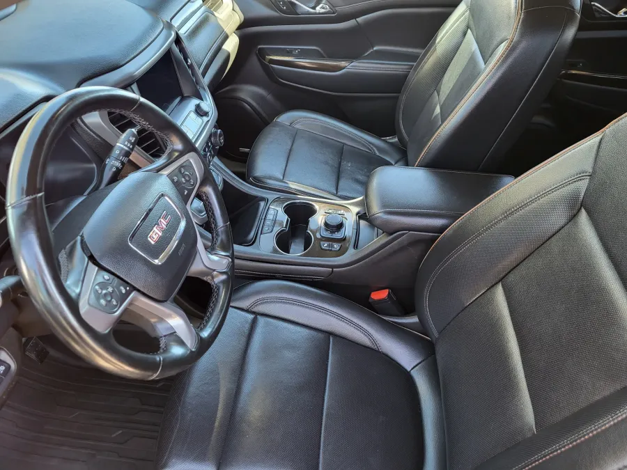 2023 GMC Acadia AT4 | Photo 11 of 27
