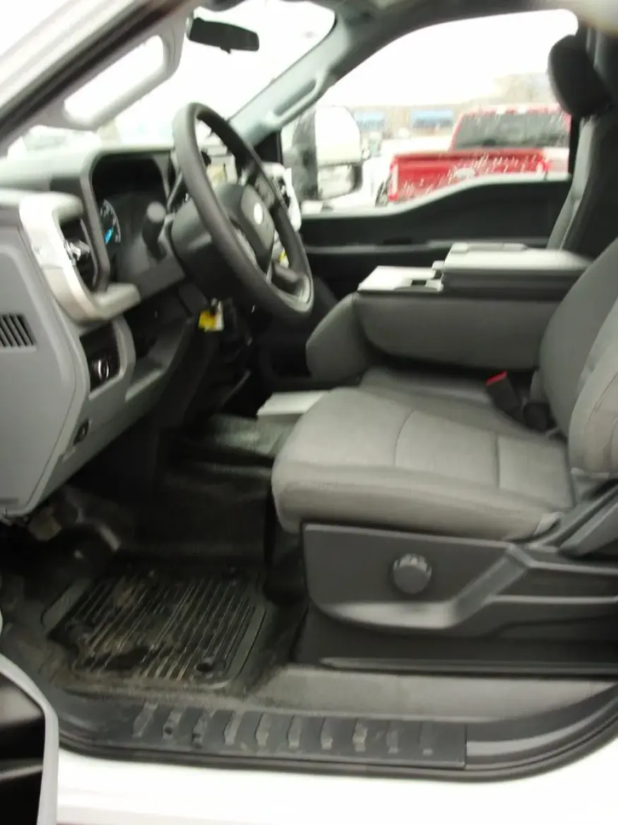 2026 Ford Super Duty F-350 | Photo 20 of 28