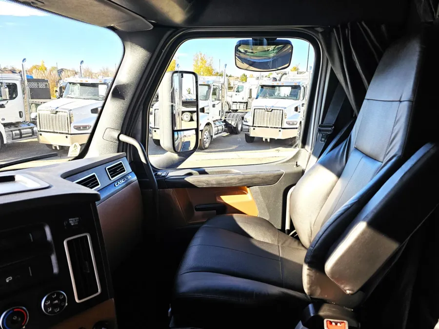 2024 Freightliner Cascadia | Photo 17 of 24