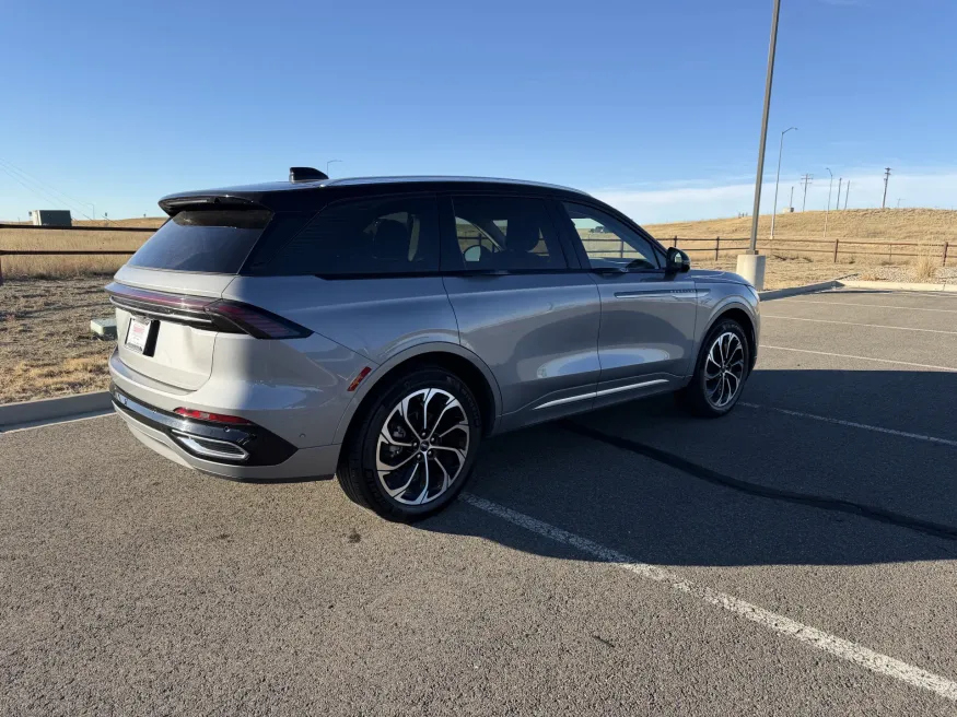 2024 Lincoln Nautilus Reserve | Photo 6 of 22