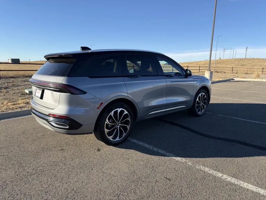 2024 Lincoln Nautilus Reserve | Photo 6 of 22