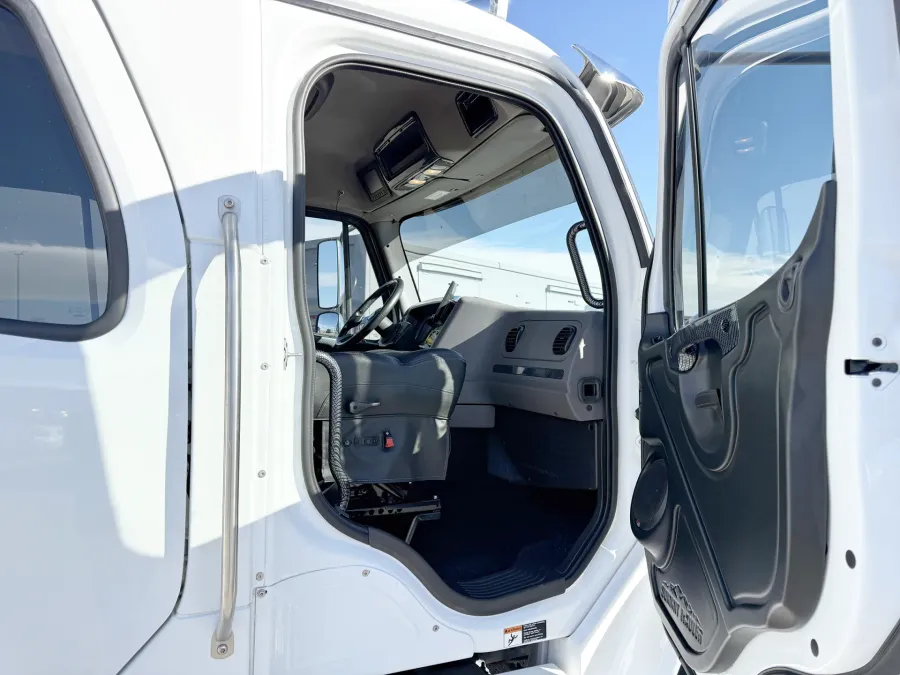 2023 Freightliner M2 106 Summit Hauler | Photo 20 of 22