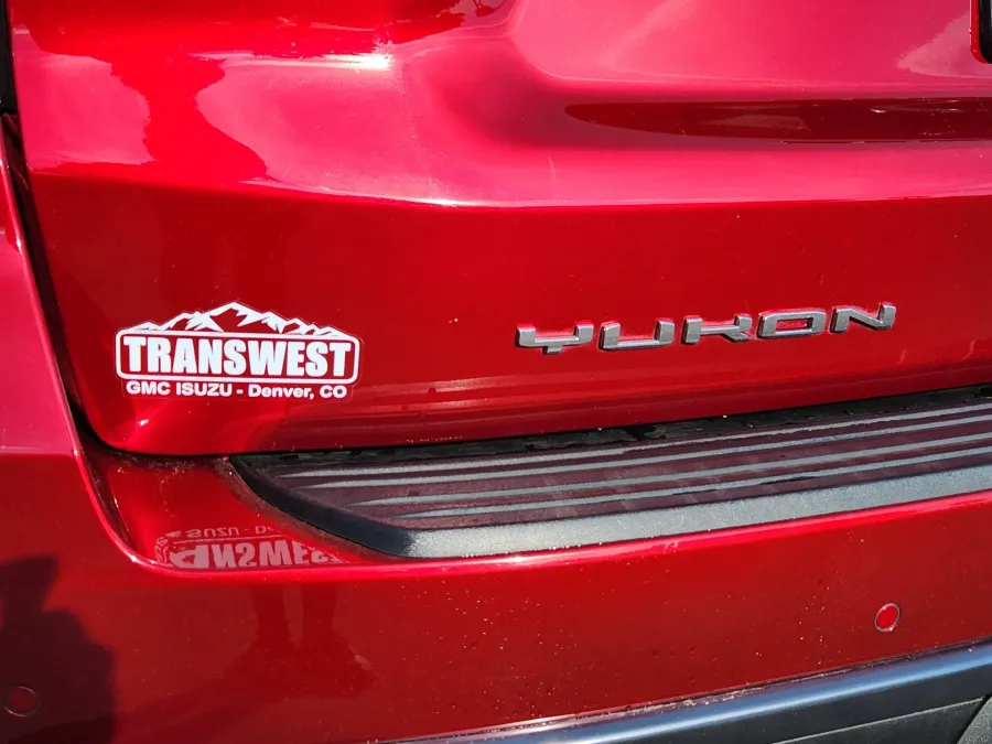 2024 GMC Yukon AT4 | Photo 14 of 32