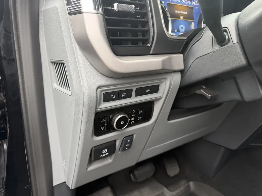 2023 Ford F-150 XL | Photo 17 of 18
