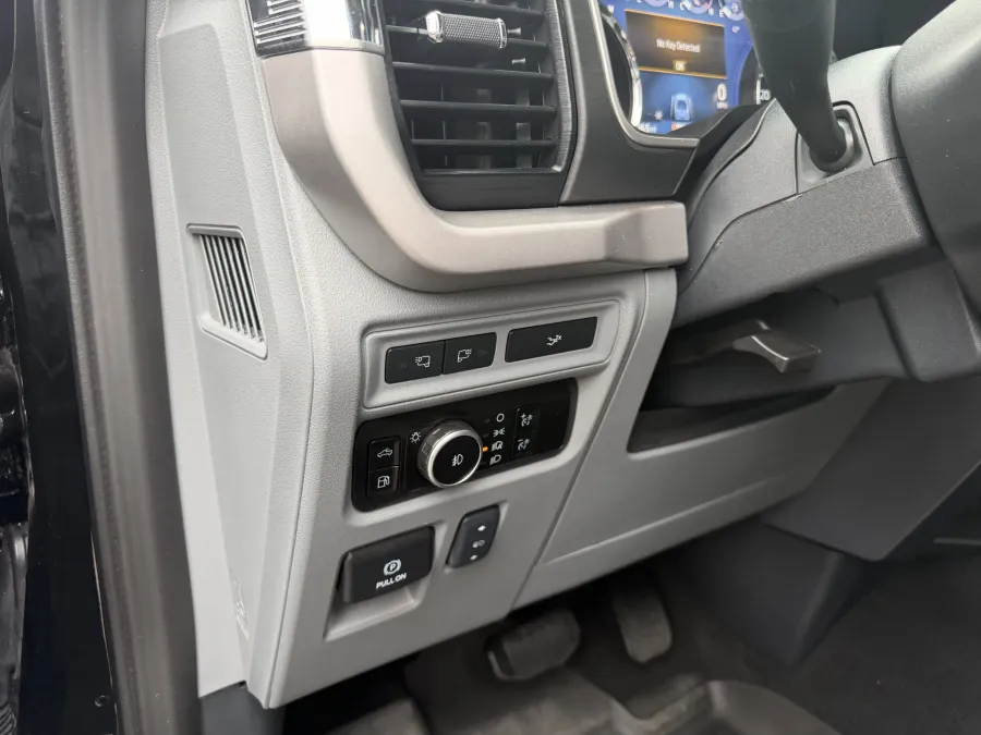 2023 Ford F-150 XL | Photo 17 of 18