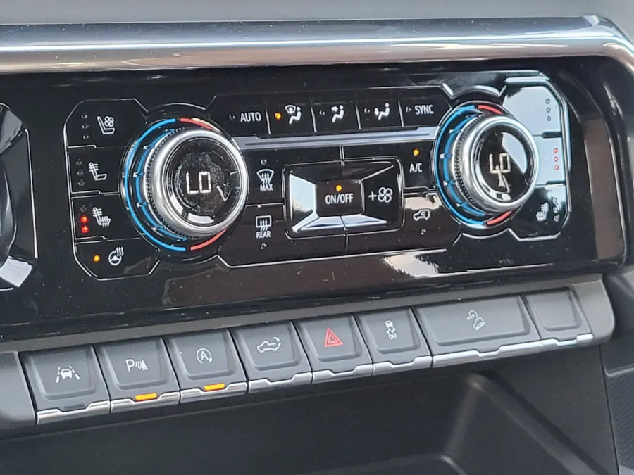 2026 GMC Sierra 1500 Denali Ultimate | Photo 16 of 26