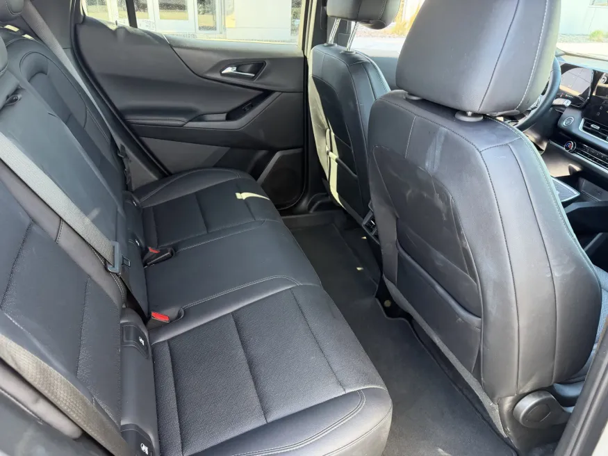 2025 Chevrolet Equinox AWD LT | Photo 8 of 20