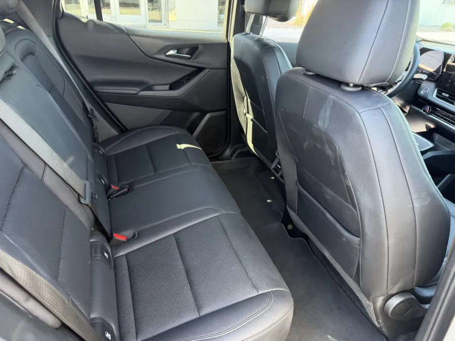2025 Chevrolet Equinox AWD LT | Photo 8 of 20