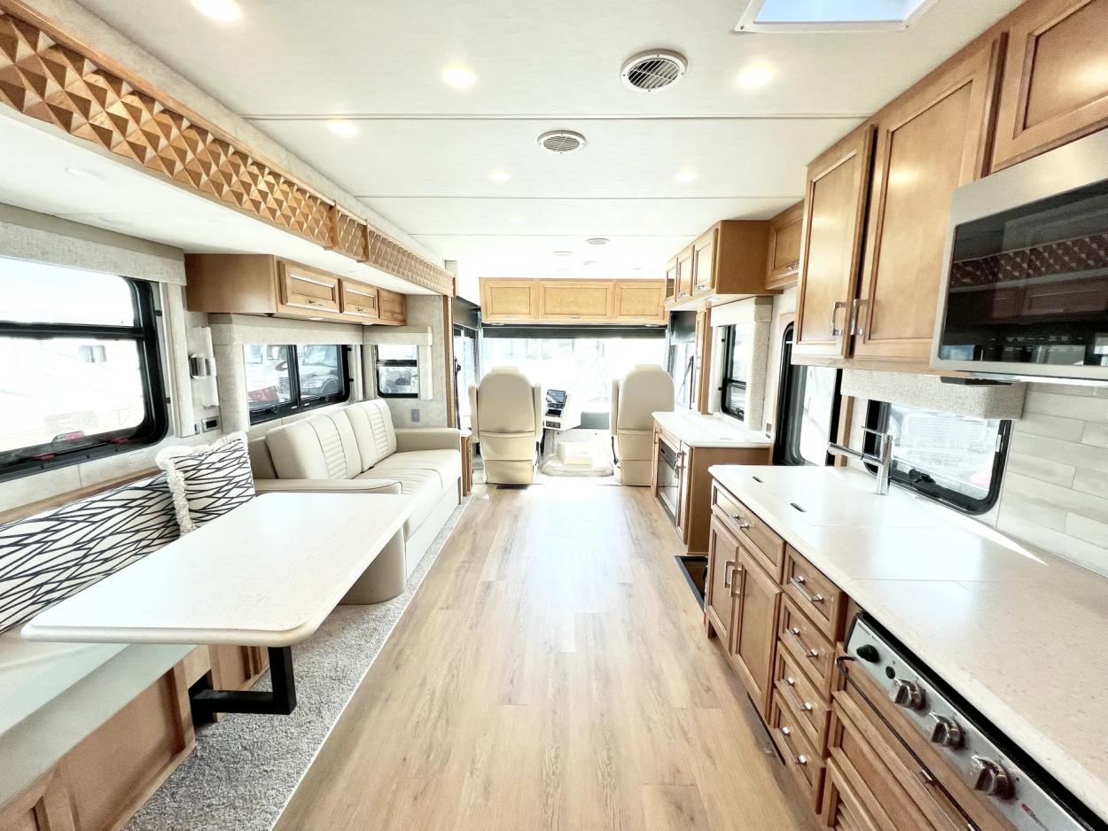 2023 Newmar Bay Star 3811 | Photo 5 of 38