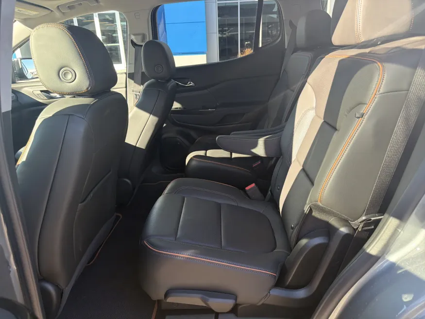 2023 GMC Acadia AT4 | Photo 11 of 24