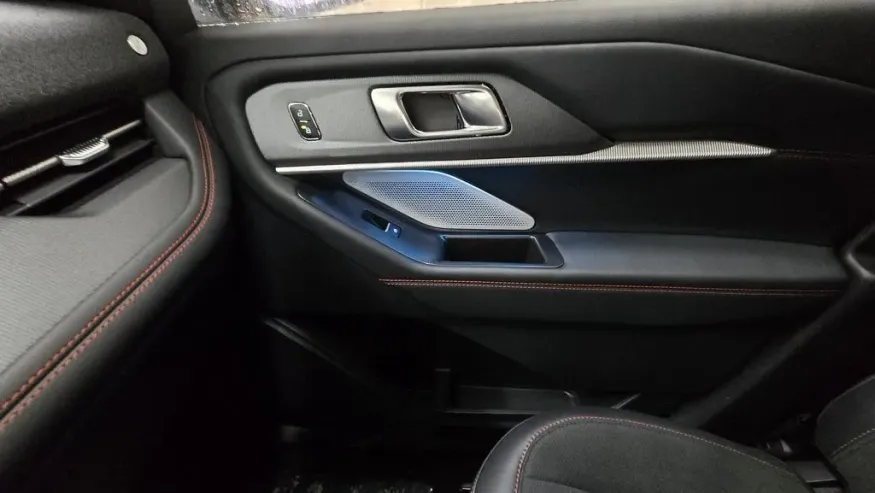 2026 Ford Explorer | Photo 29 of 33