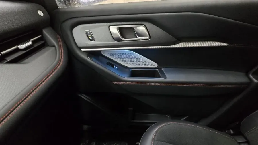 2026 Ford Explorer | Photo 29 of 33