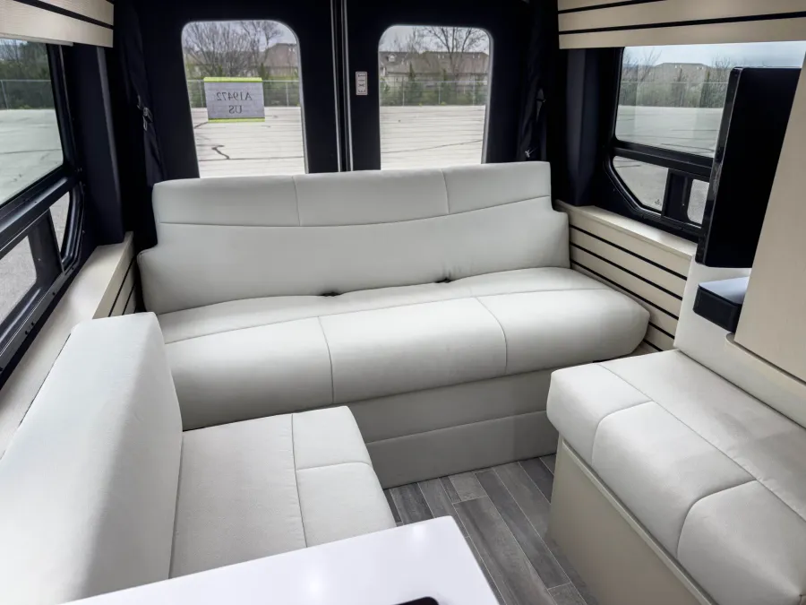 2026 Pleasure-way Ontour 2.2 AWD | Photo 20 of 21