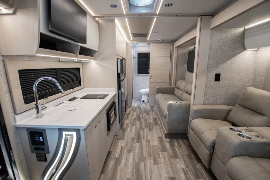 2026 Tiffin Wayfarer 25XRW | Photo 2 of 24