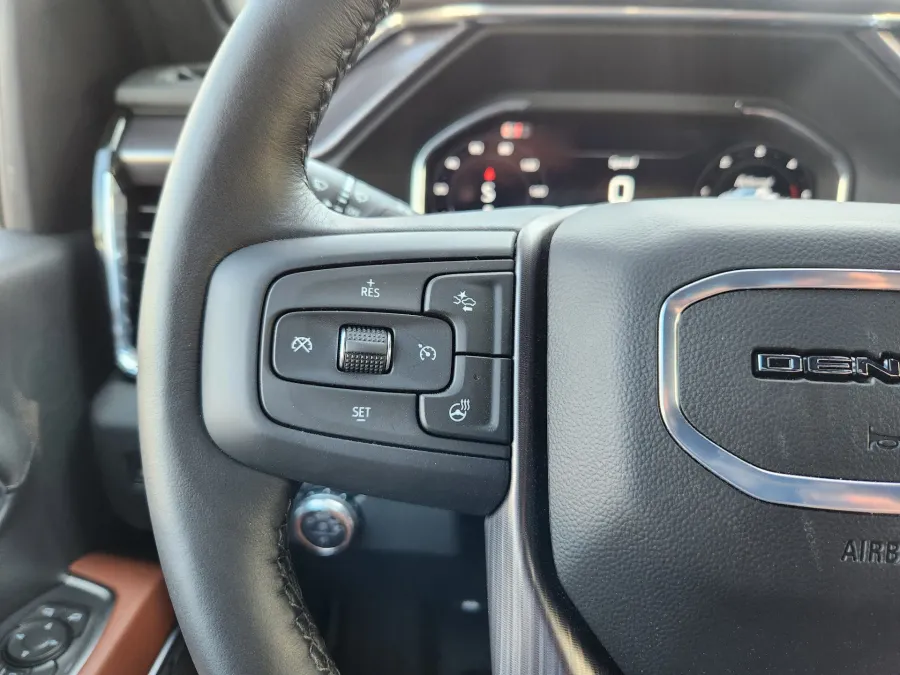 2025 GMC Sierra 2500HD Denali Ultimate | Photo 23 of 30