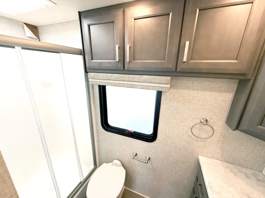 2023 Thor Inception 38MX | Photo 18 of 29