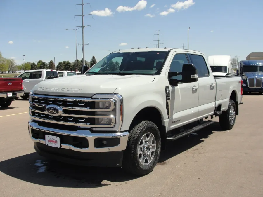 2026 Ford Super Duty F-350 | Photo 1 of 28