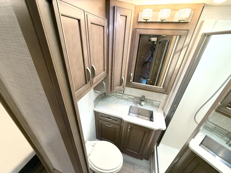 2022 Newmar Canyon Star 3722 | Photo 12 of 28